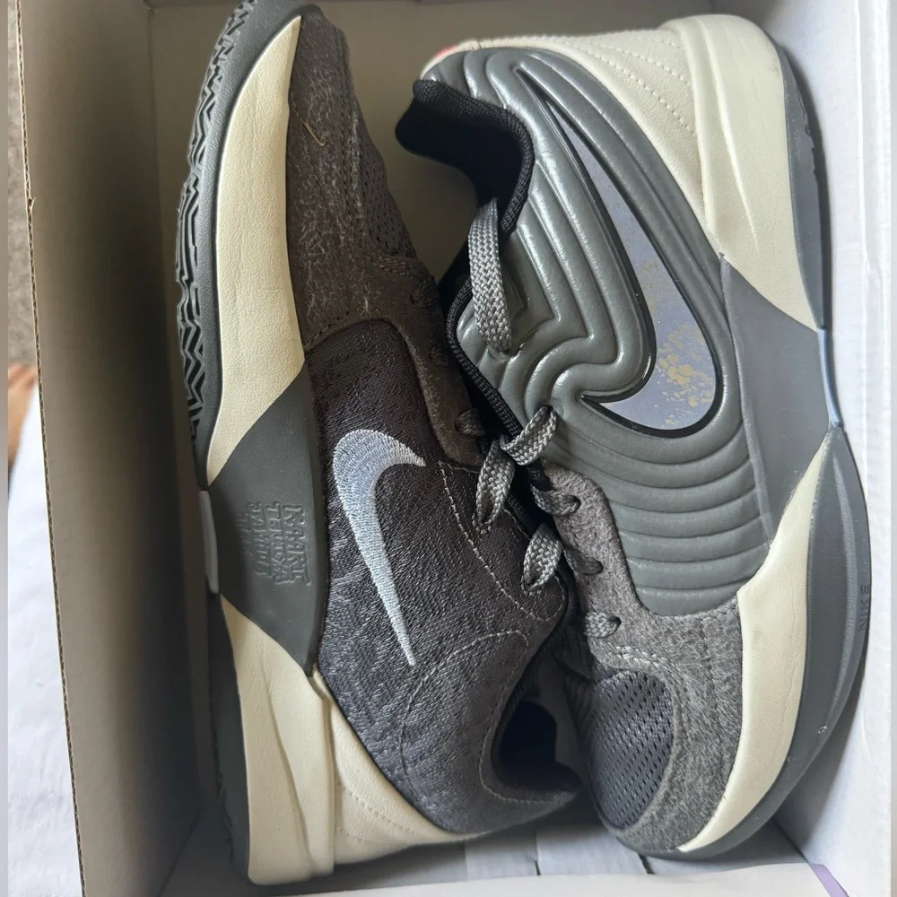 Youth NIKE JA 2 Grey Basketball Shoe SIZE 6Y FV5633 003